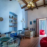 Roccamelia Historic Houses 3*