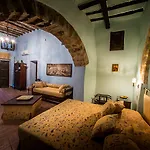Roccamelia Historic Houses 3*