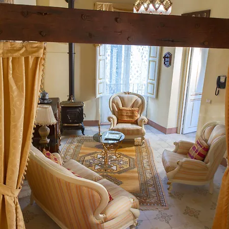 Roccamelia Historic Houses B&B 3*